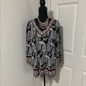 EUC JM Collection Black and White Graphic Tunic Top